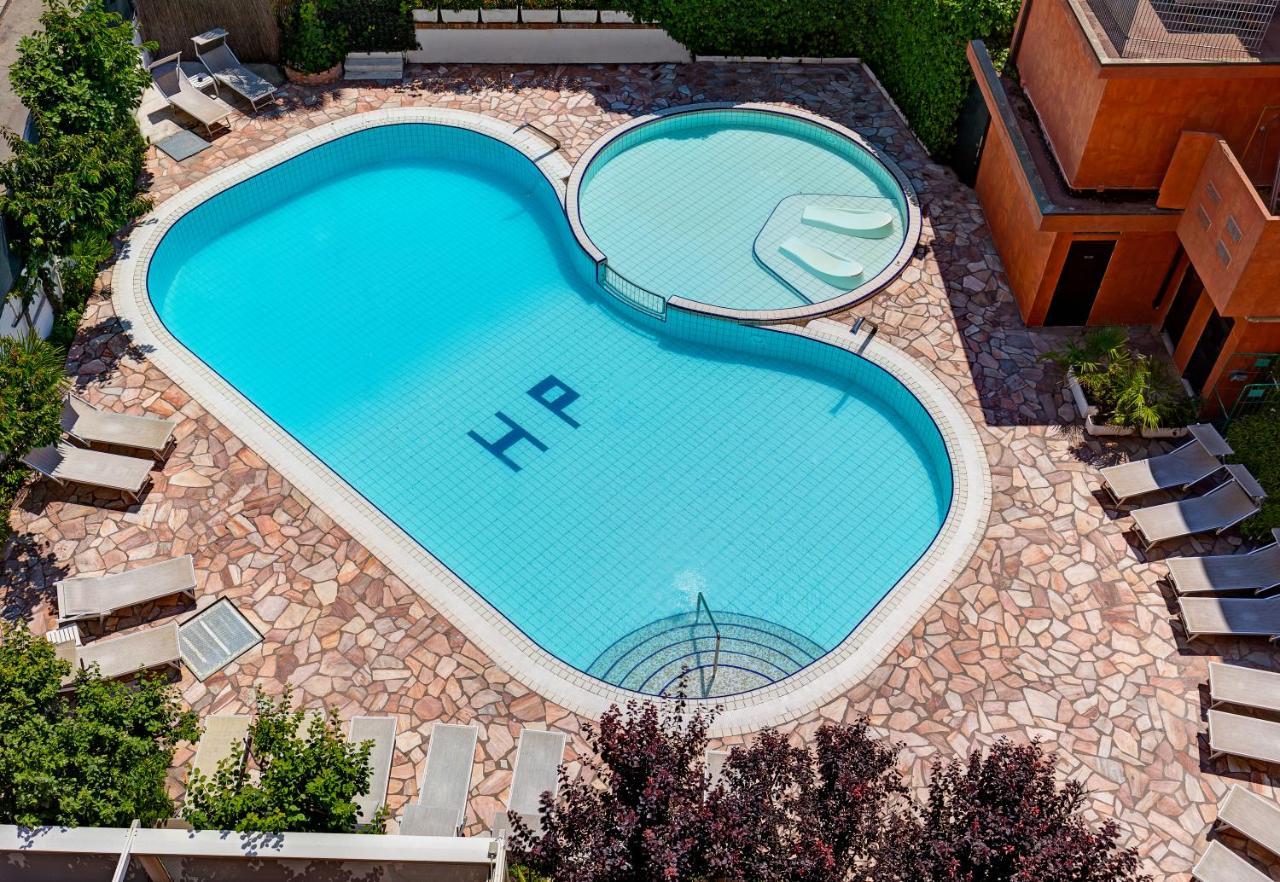 Hotel Piccadilly Лідо-ді-Єзоло Екстер'єр фото