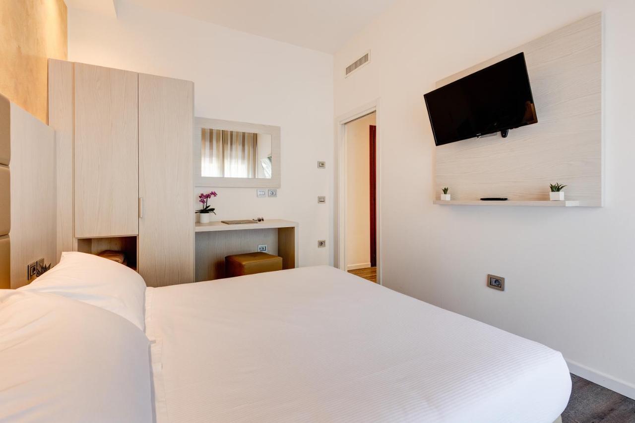 Hotel Piccadilly Лідо-ді-Єзоло Екстер'єр фото
