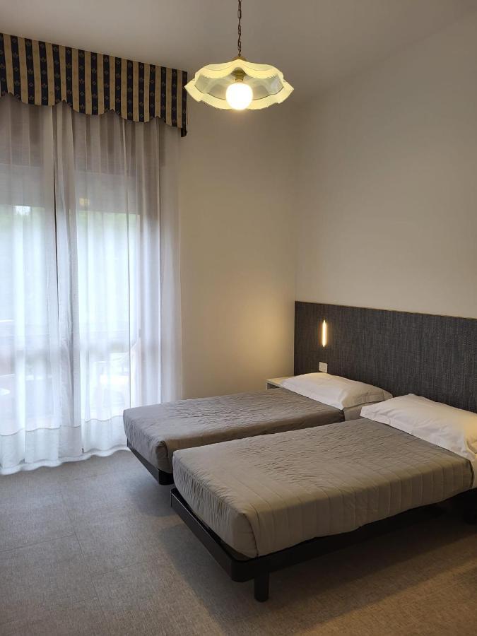 Hotel Piccadilly Лідо-ді-Єзоло Екстер'єр фото